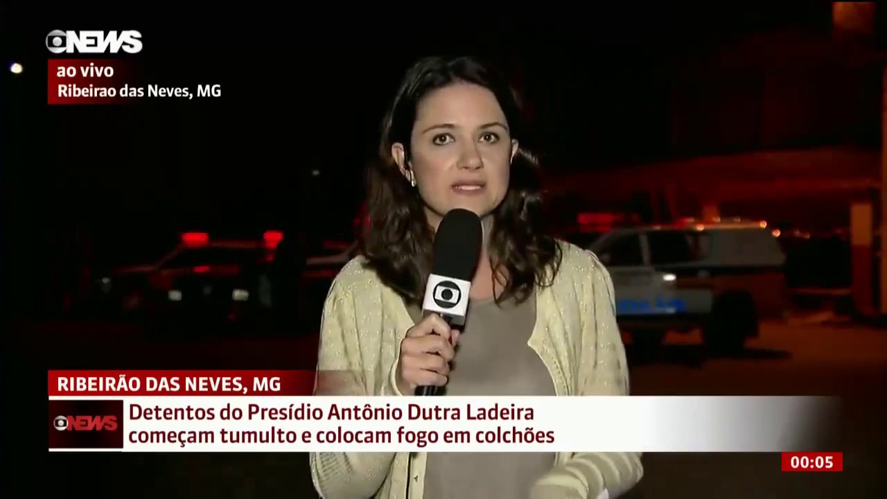 Repórter da GloboNews é agredida Ao Vivo fora de presídio em MG