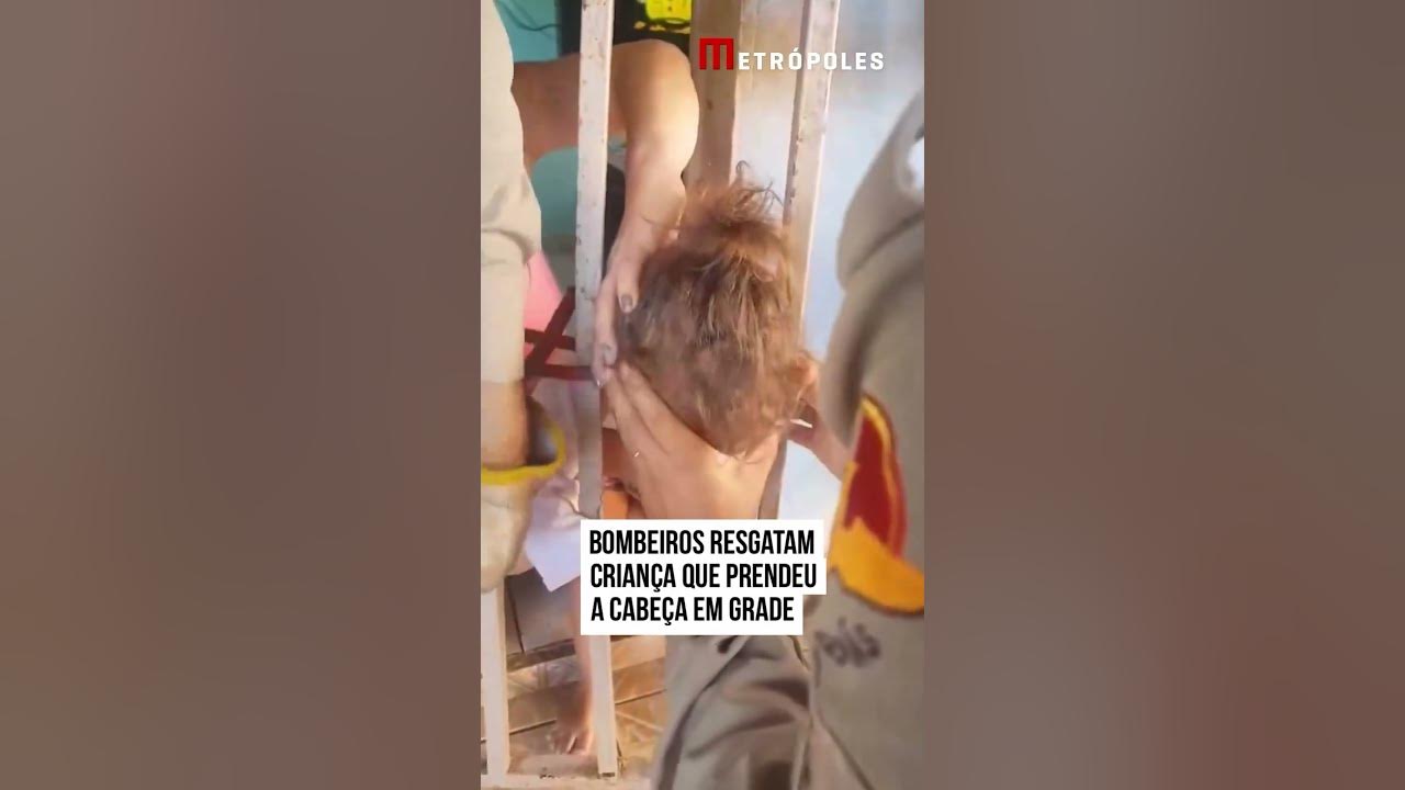 Bombeiros resgatam criança que prendeu a cabeça em grade